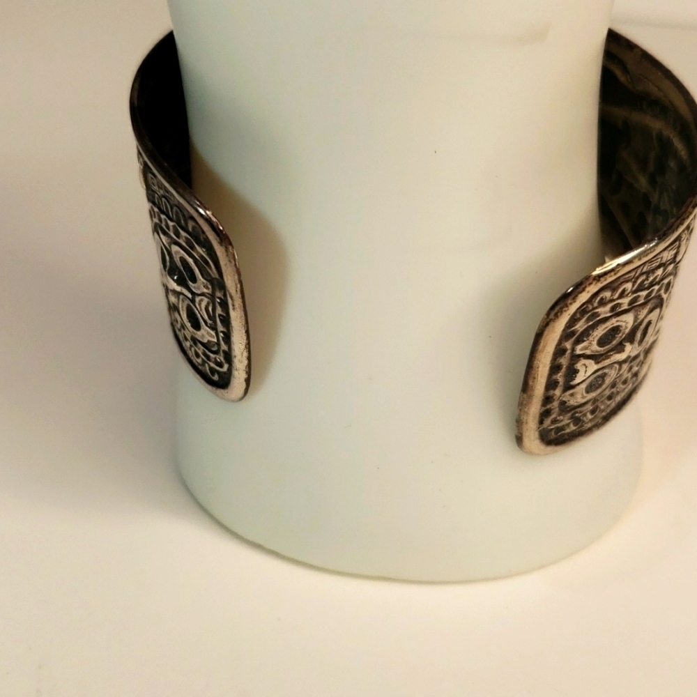 Vintage Sterling Silver Cuff Bracelet Inca Iconography Figures & Bird Decoration - Picture 4 of 9